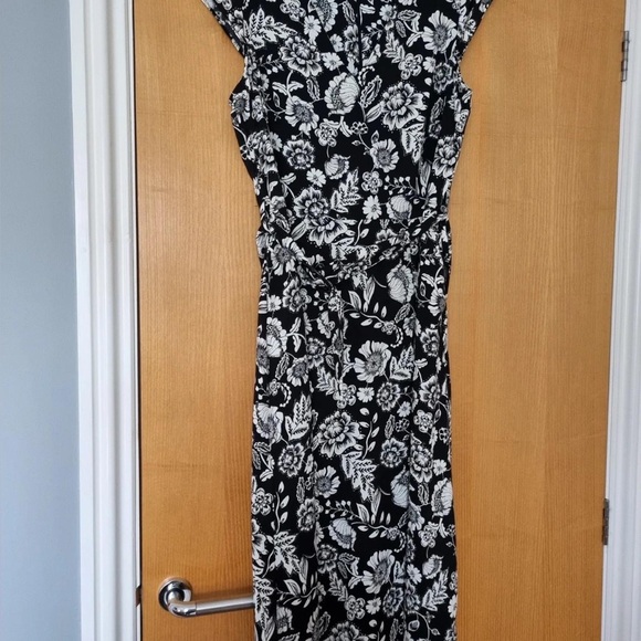 Chic Black and White Floral Maxi Dress - Picture 1 of 2